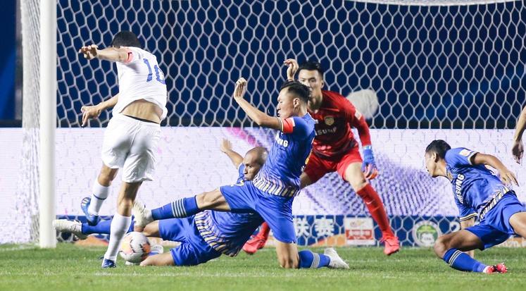 申花0:5惨败过程,申花1-2被建业逆转