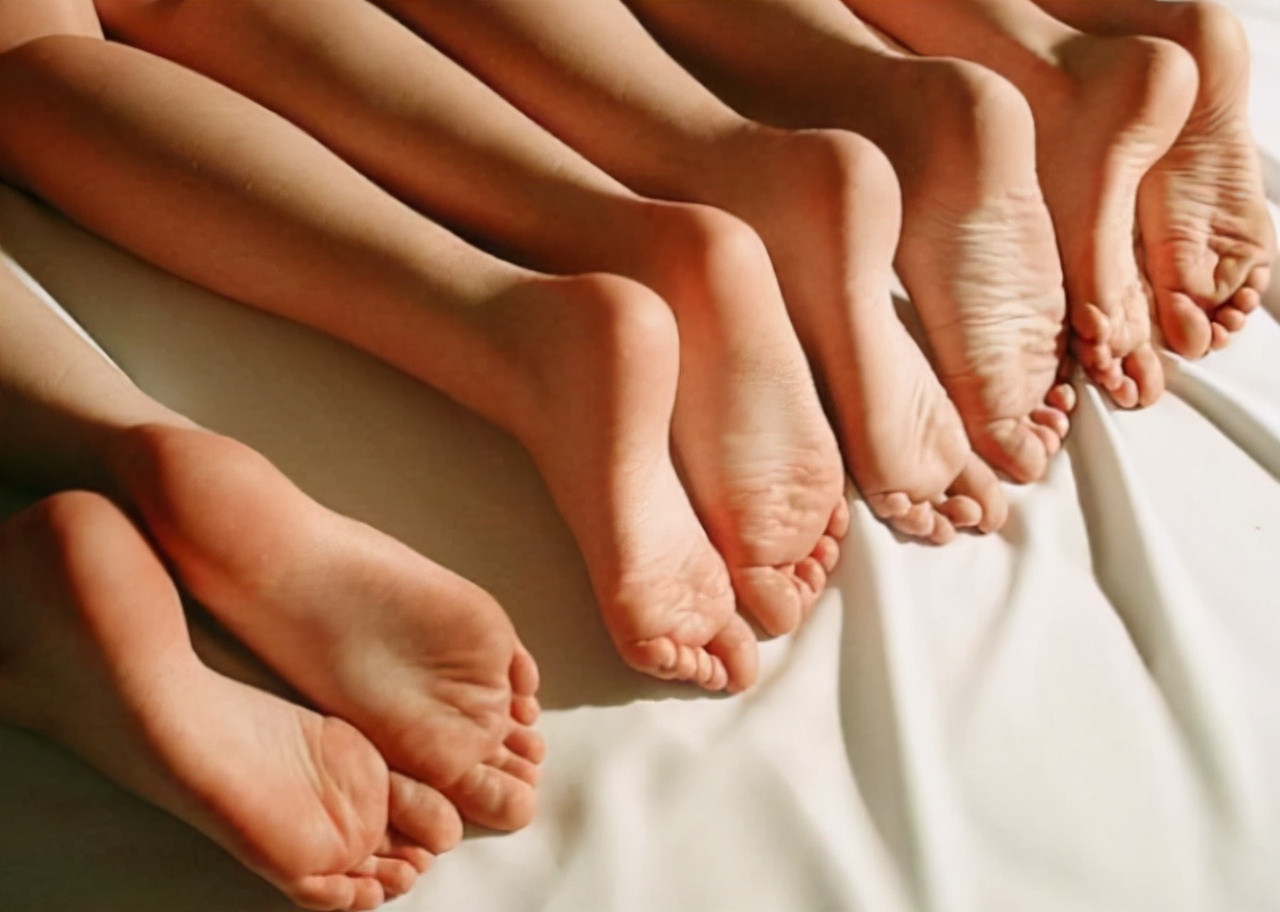 女人长不长命看脚就知道了,女孩脚什么时候不长