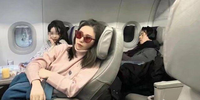 网友坐飞机偶遇彭于晏，头等舱果然有惊喜，网友：真是太幸福了