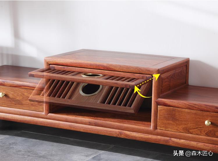 轻奢红木电视柜实力提升客厅档次,红木电视柜镂空层放什么好看