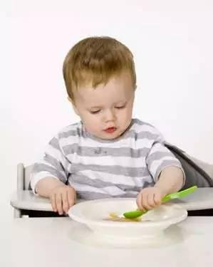 难道我们的孩子天生缺乏独立性吗?激发孩子的独立性很重要