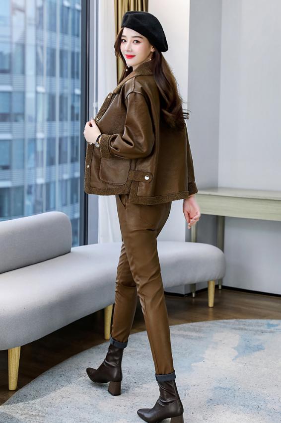 皮衣的穿搭技巧冬季,皮衣还能这样搭穿上立马时尚起来