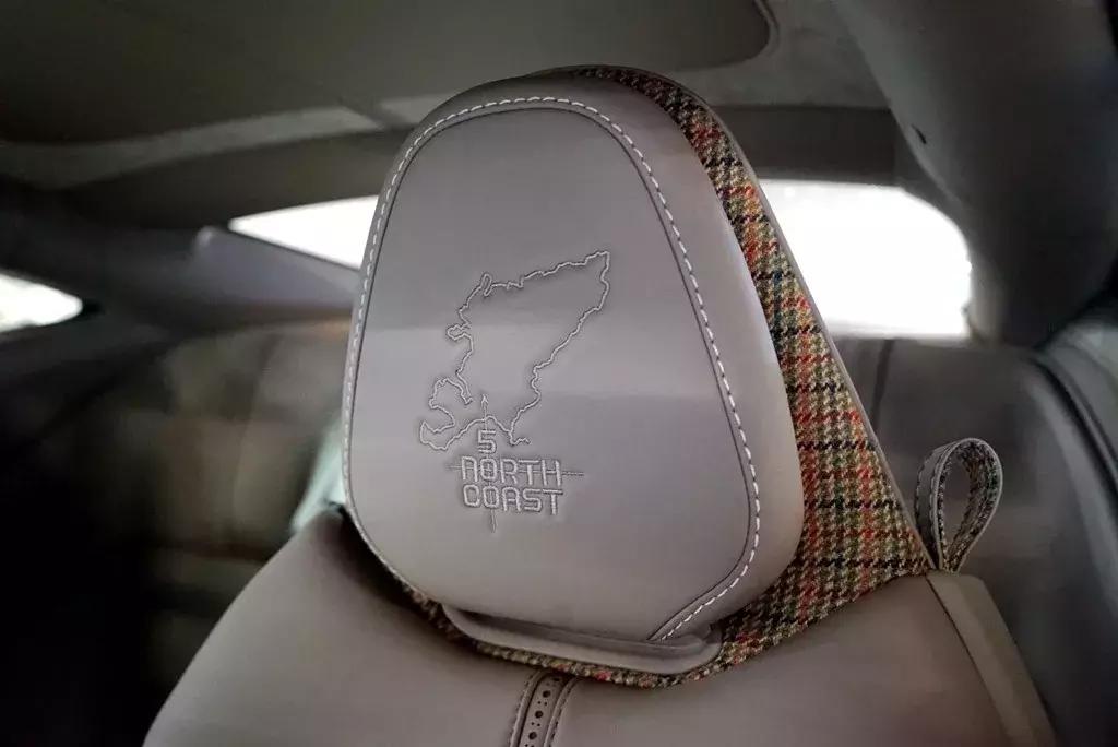 马丁新款v12,阿斯顿马丁v8和v12对比