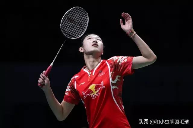 反手高远球握拍及教学,羽毛球高远球发力技巧