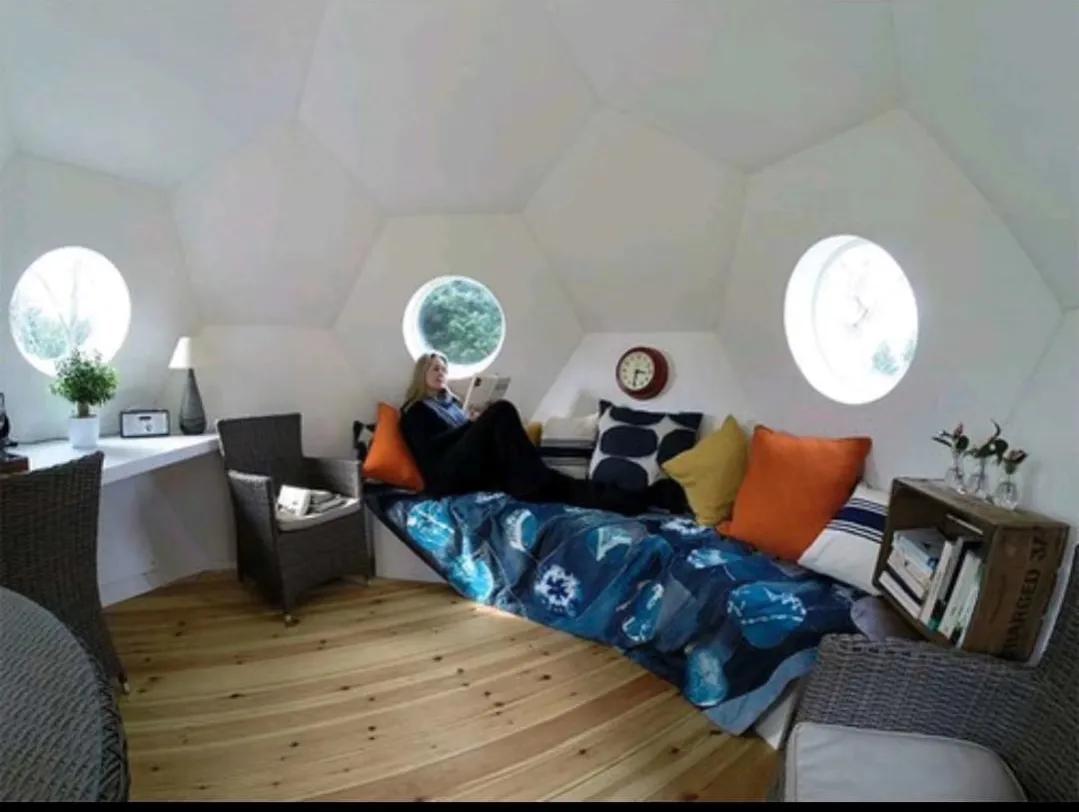 球形之家「玫瑰」由铝和回收塑料制造