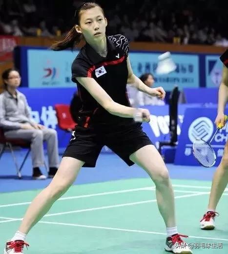 打羽毛球防止腿变粗,打羽毛球前后拉伸动作防止腿变粗