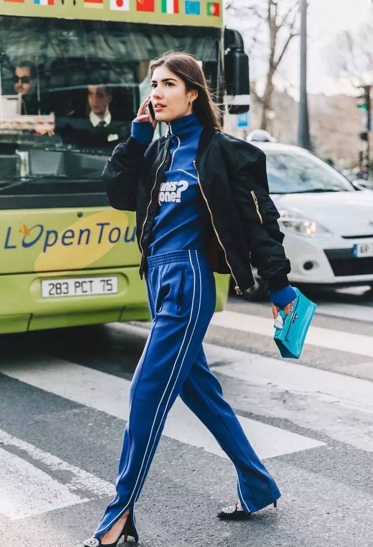 今年流行的条绒阔腿裤小个子穿搭,阔腿裤显瘦裤子保暖又好看