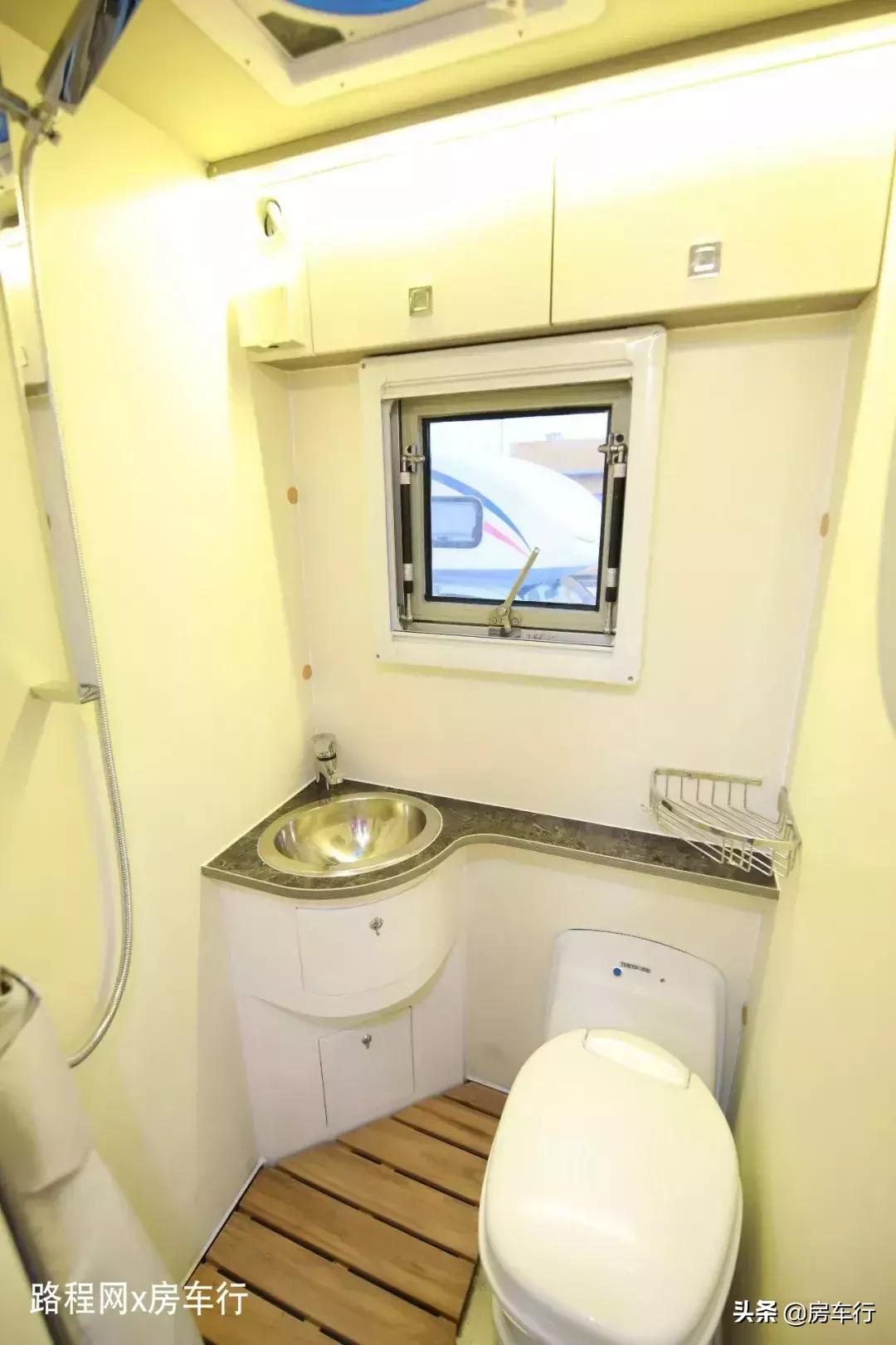 房车大全20-30万的c型房车限量版,房车价格30万元空间大全新自动挡