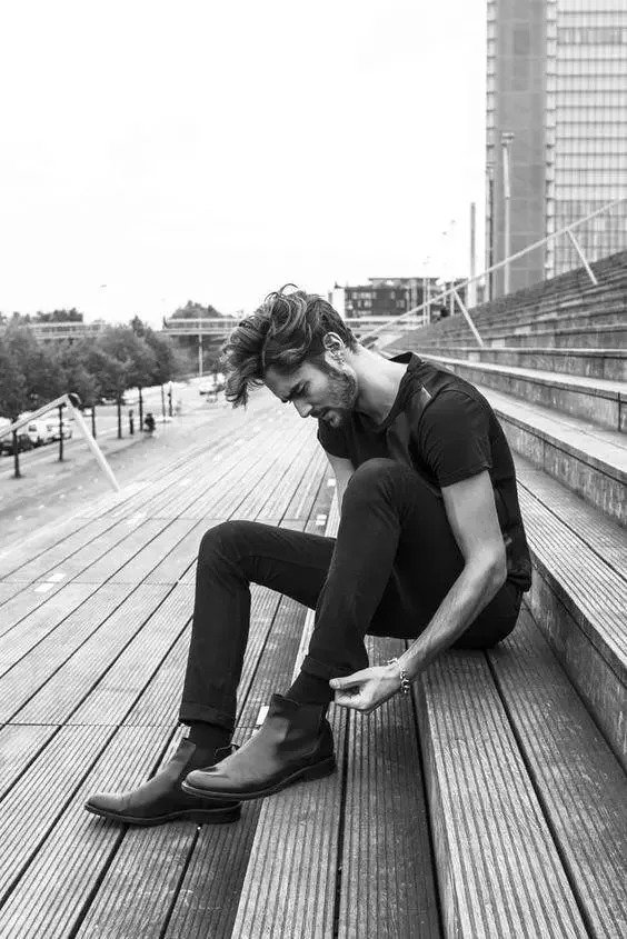 楼梯背景怎么拍照姿势好看,在废弃楼梯怎么复古拍照