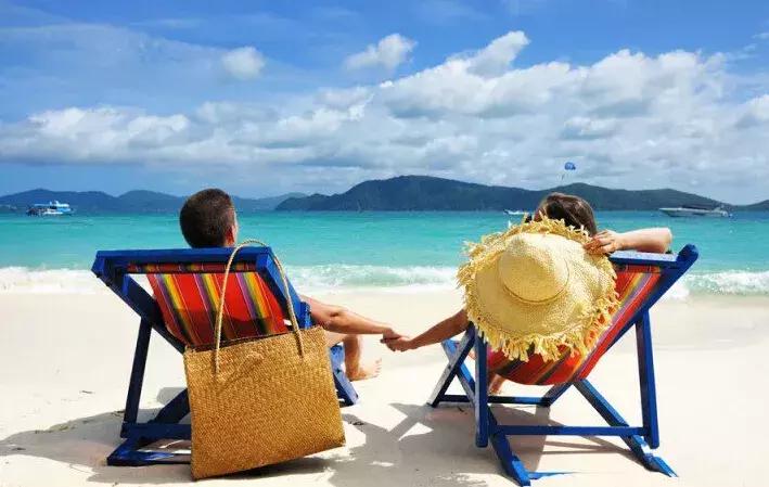 女员工休产假期间被辞退怎么处理,请病假外出旅游被公司开除合理吗