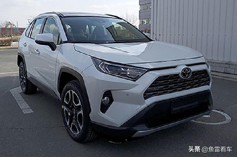 轴距加长30mm,轴距近35米搭载28t柴油四驱动力