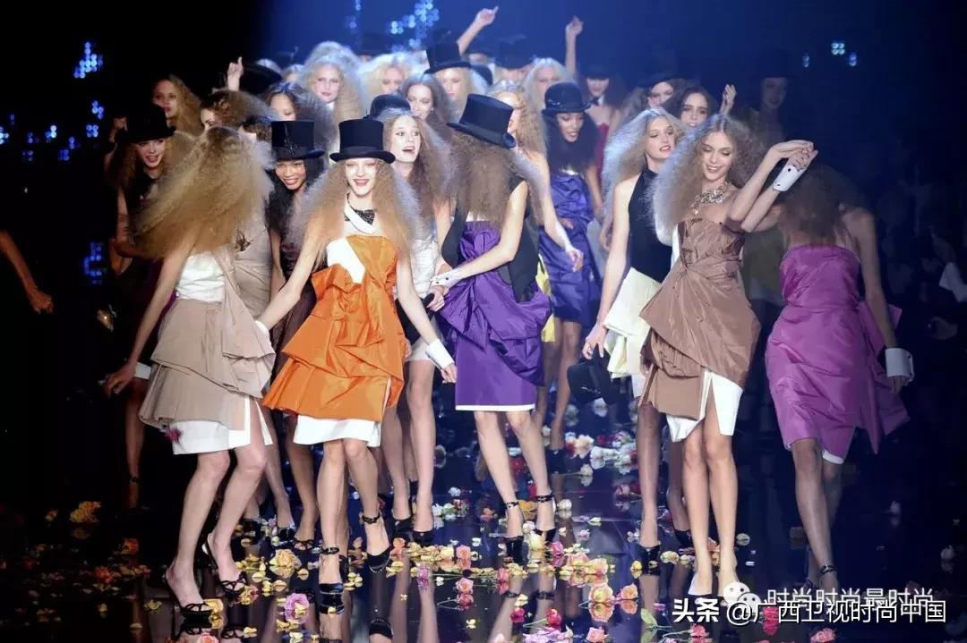 2019秋季新款时尚针织衫大爆发 (2020年春夏流行短小精悍的针织衫)