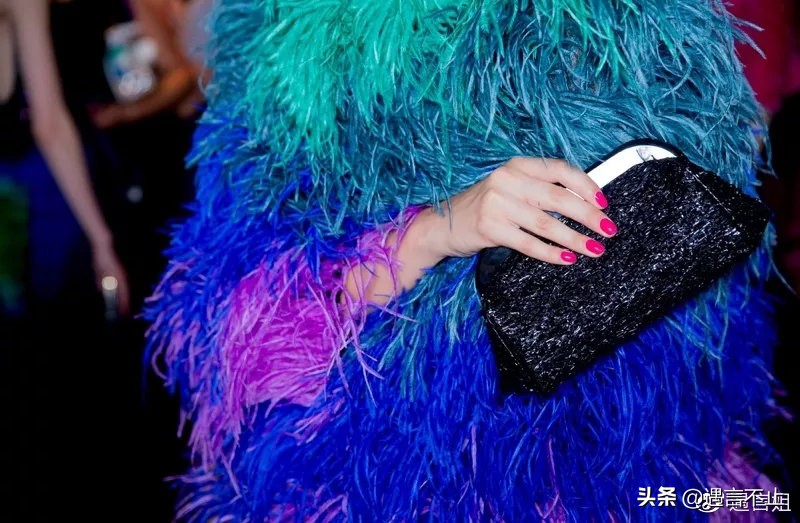 英国女王正式宣布拒绝皮草，愿世间没有血淋淋的时尚