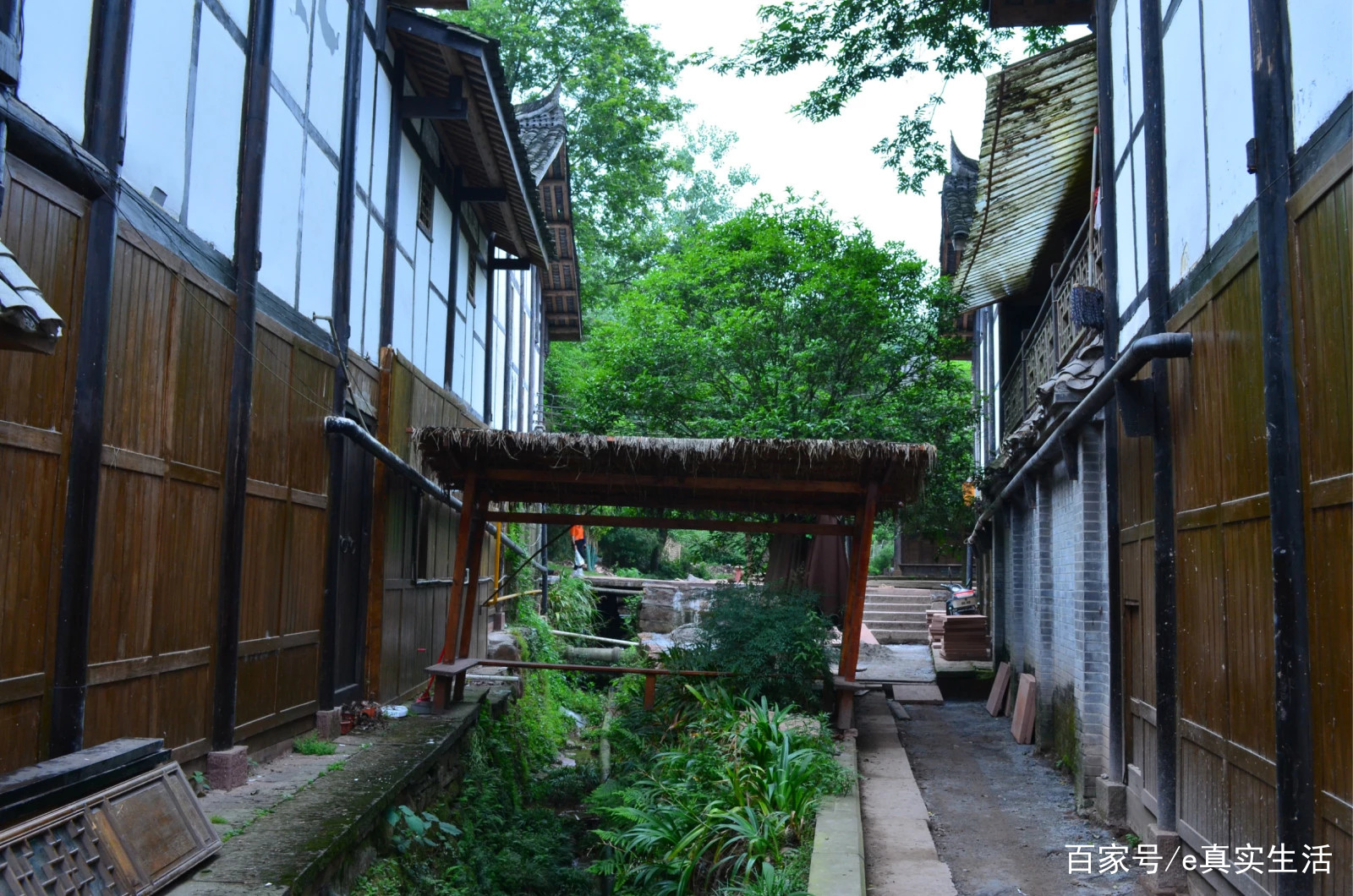 上里古镇，一个名副其实的古镇，人很少，跟丽江大研古城有的一比
