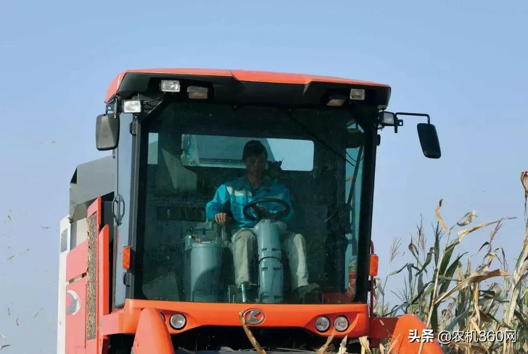 自走式双行玉米收获机多少钱一台,久保田1408玉米收获机新车多少钱