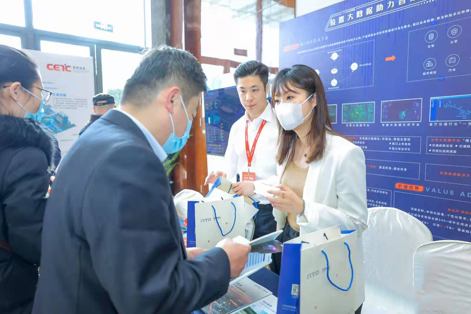 涔橀鐮存氮涓栫邯杩滆埅瑙嗛,涔橀鐮存氮涓栫邯鍚堜綋