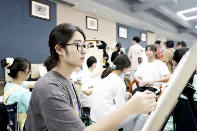 选择艺考只能报考艺考专业吗,选择艺考机构时需要注意哪些问题