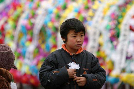 可以带小孩去墓地祭拜吗,参加葬礼可以去寺庙吗