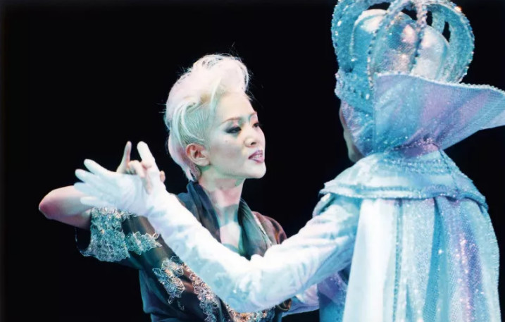 梅艳芳一生未嫁照片,梅艳芳个人资料她的家人