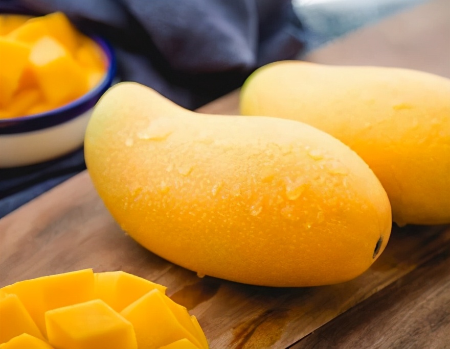 青芒台芒贵妃芒区别,青芒贵妃芒金煌芒哪个好吃