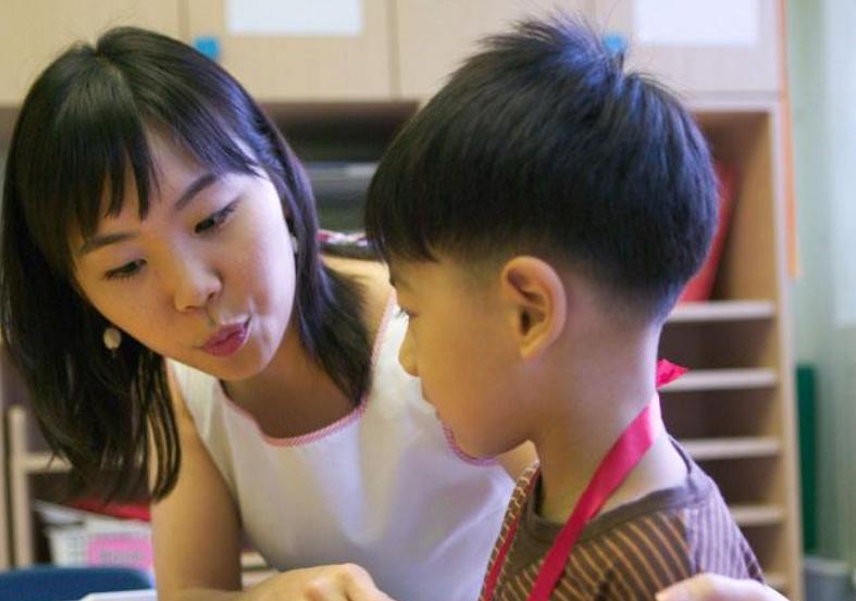 十岁孩子总想亲妈妈嘴怎么引导,怎么正确引导孩子亲嘴