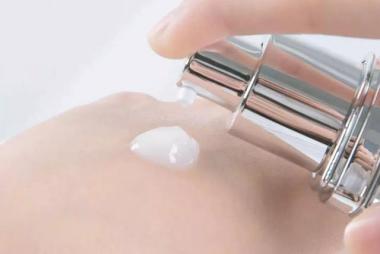 脸暗黄有斑用什么牌子面霜好,长斑皮肤用什么牌子的面霜好