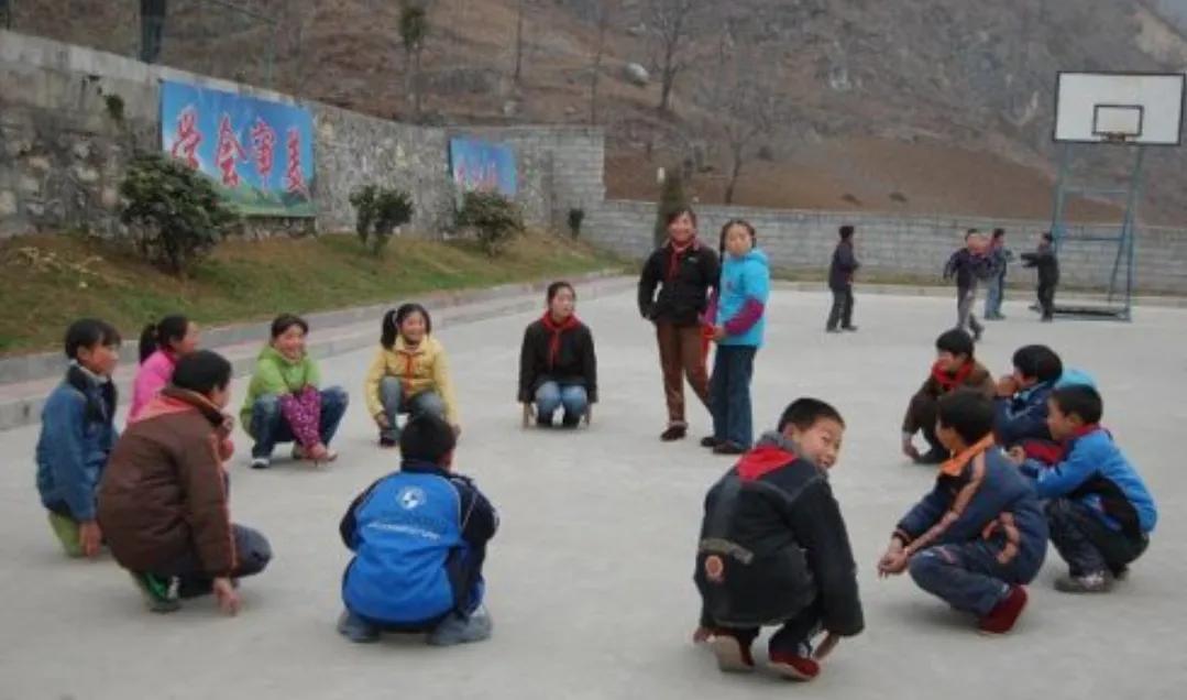 70后童年玩游戏的回忆完整版视频,70后80后童年经典游戏回忆