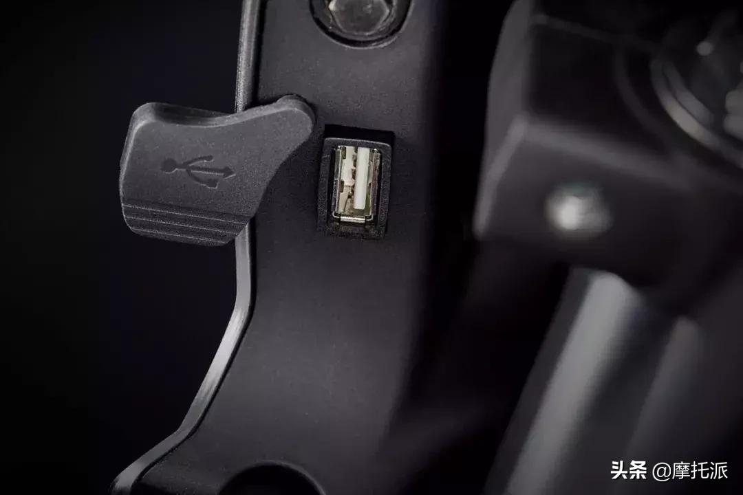 五羊本田猛鸷190最新款多少钱,新款五羊本田猛鸷cb190x白色