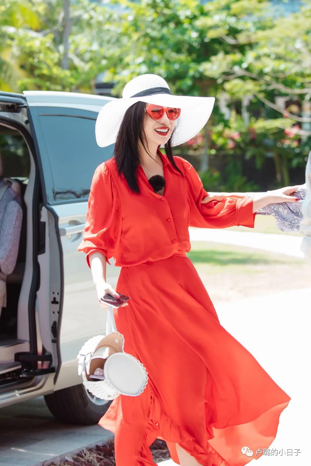 被秦海璐的私服惊艳了,秦海璐穿搭同款