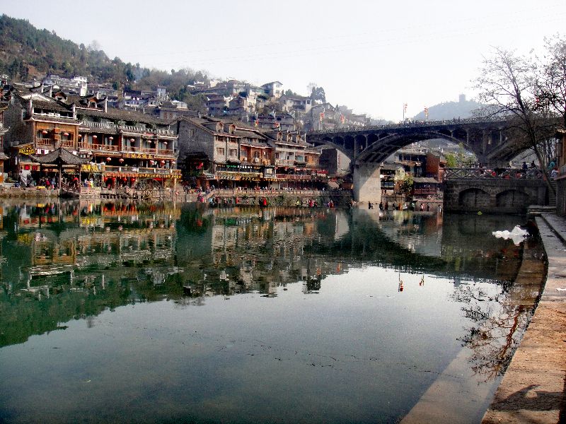 凤凰古城风景优美漂亮,凤凰古城被谁称作是最美的小城