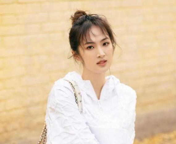 华为小公主：哈佛学霸不当赌王儿媳妇，和王子翩翩起舞组千亿女团