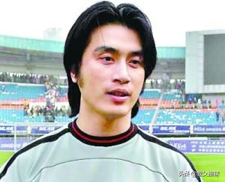 中国足球帅哥张玉宁申花获奖,中国足球锋霸张玉宁