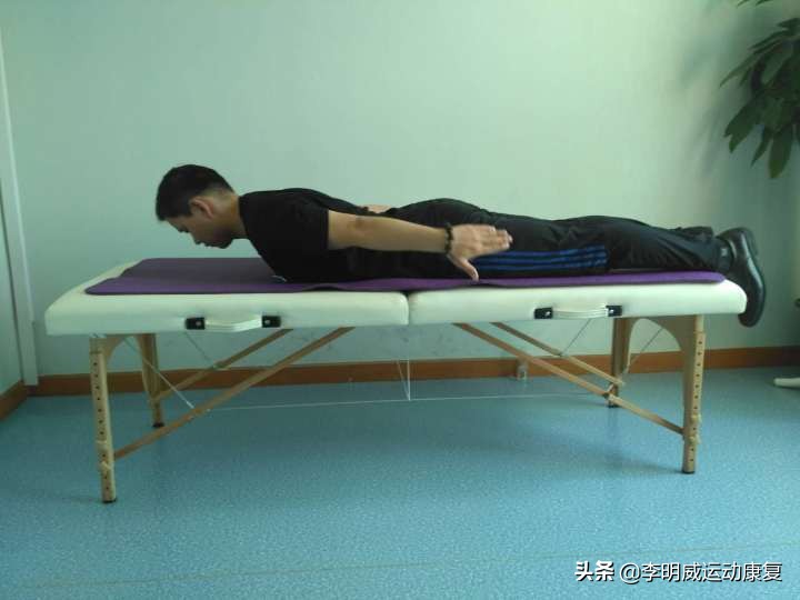床上小燕飞锻炼颈椎,为何锻炼小燕飞腰还疼
