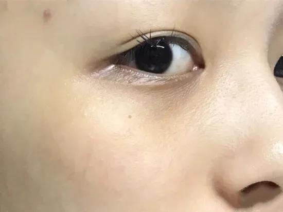 雅诗兰黛持妆无瑕保湿气垫粉底液,遮瑕好又不拔干的气垫粉底液推荐