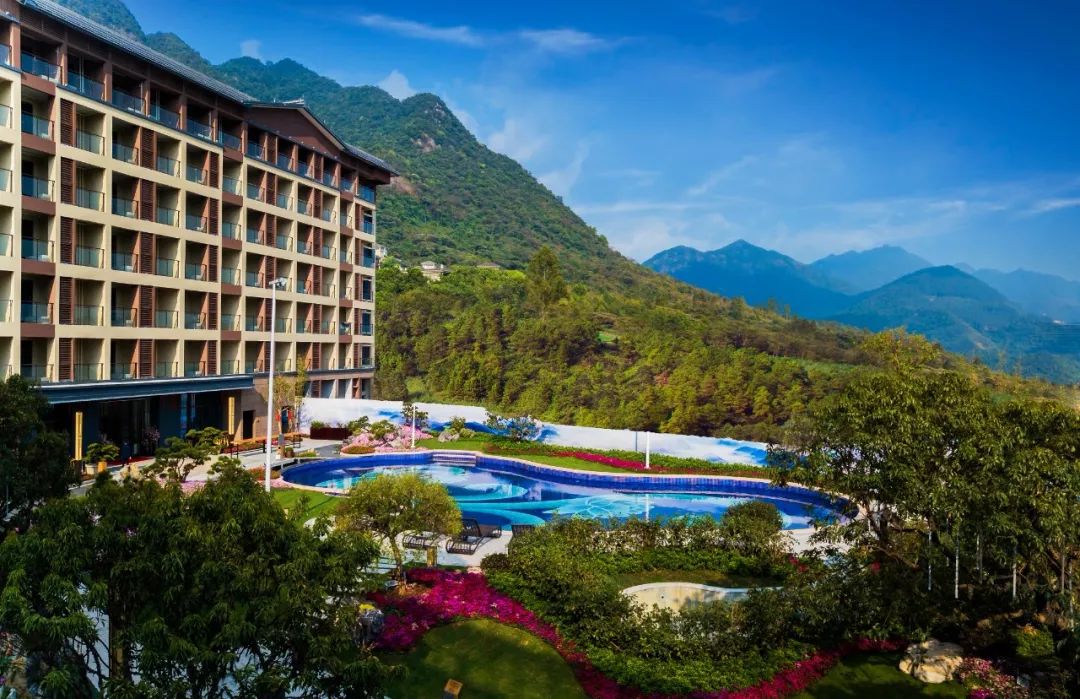 位于南昆山半山上的金叶子温泉酒店，享受尊贵的私家泡汤，新体验