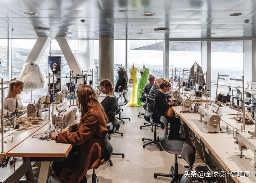 大雀巢格拉西尔学院进入法罗群岛起伏的景观