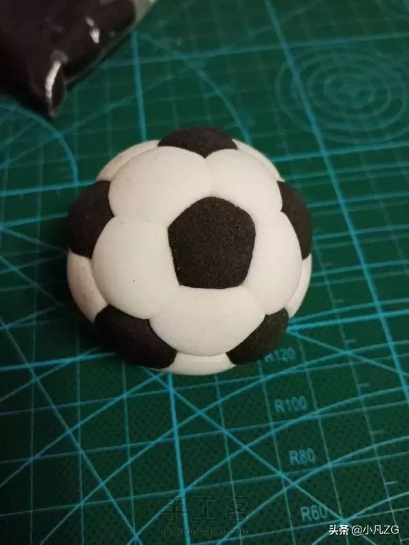 粘土足球手工作品,用粘土怎么做篮球足球排球