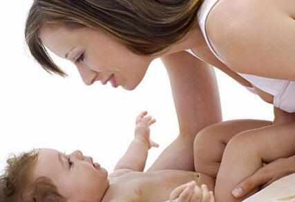 新生儿带不好影响极大，宝妈这几个不经意的举动会害宝宝一辈子！