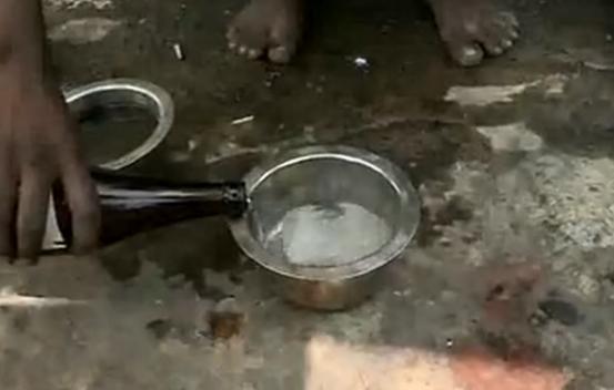 印度穷人下水道里淘金,印度穷人淘金