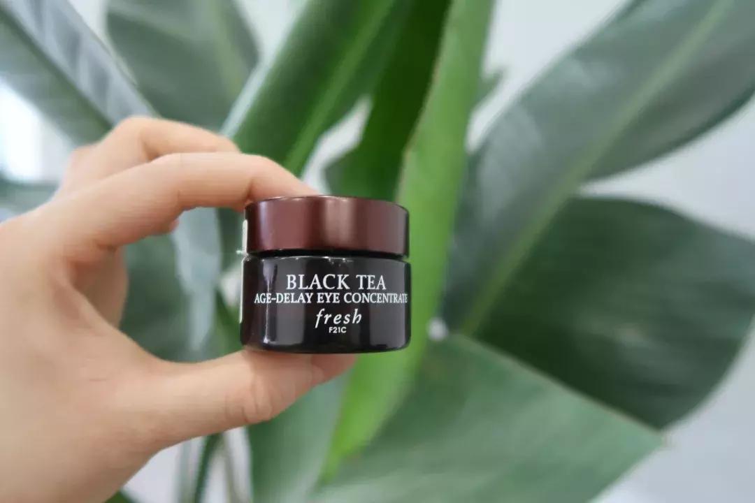 晚上睡觉前涂很多护肤品好吗,晚上必须睡前涂护肤品吗