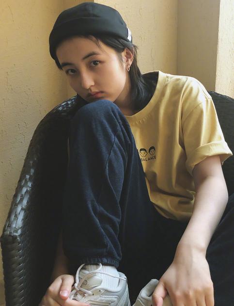 张子枫才是当之无愧的腿精?双腿合并没有一丝缝隙,快给腿买保险