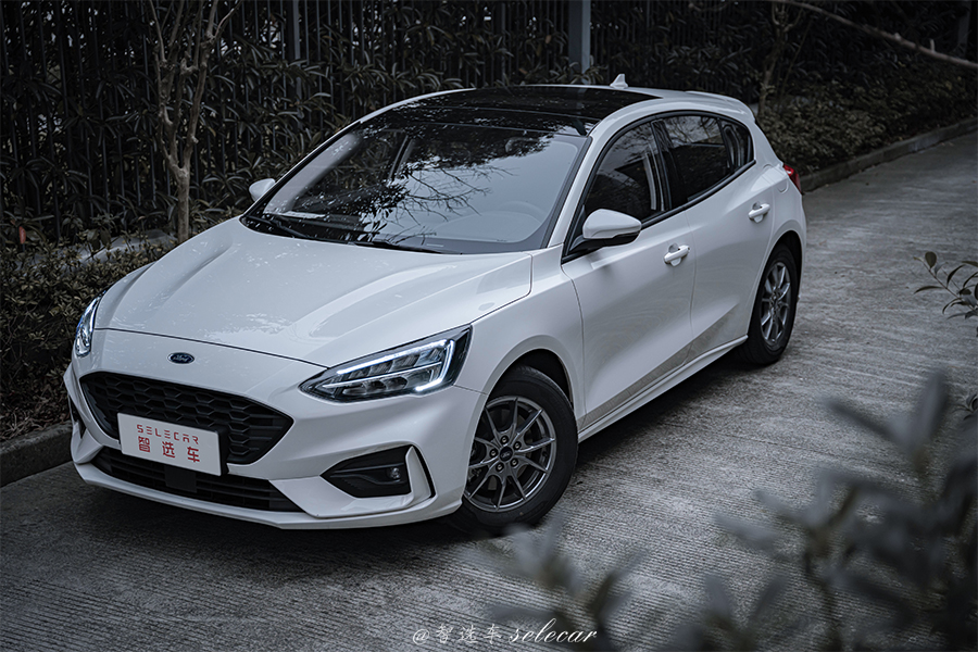 2021福克斯ecoboost180两厢,福克斯2021款三厢180自动锋潮型