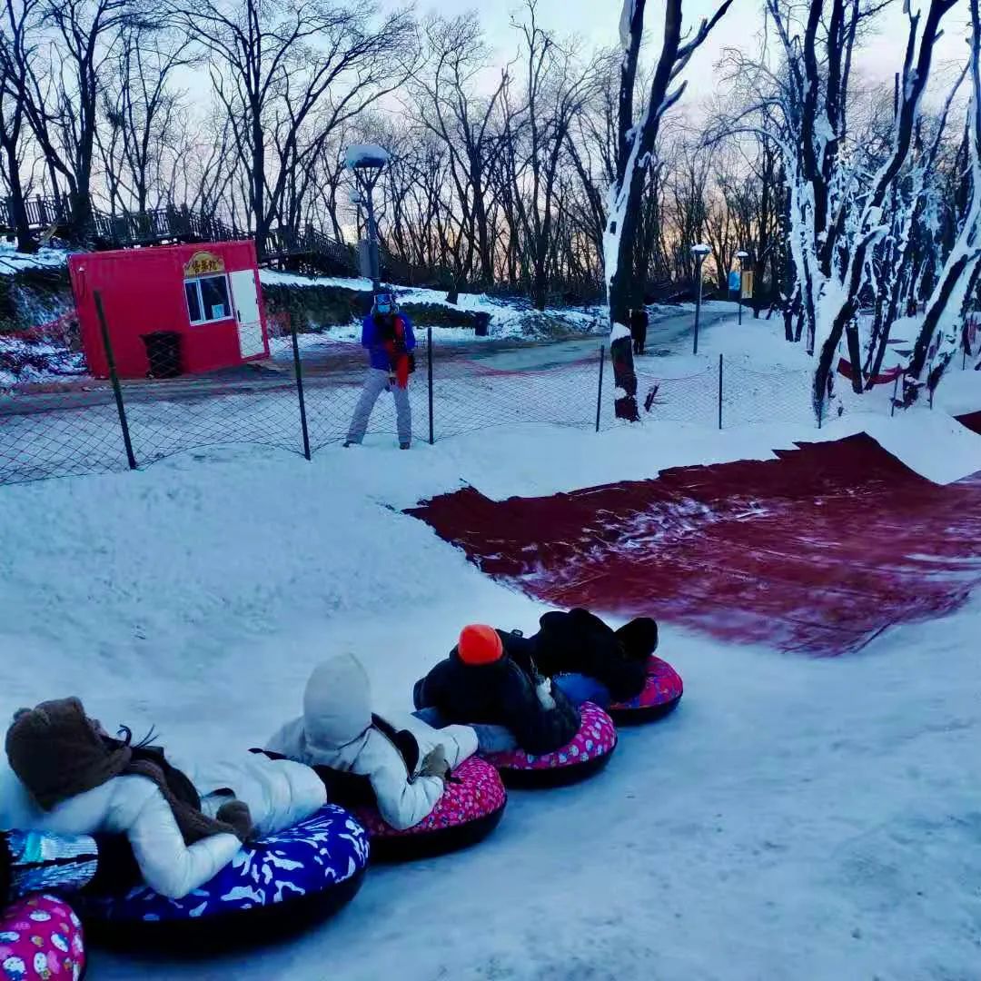 放假孩子们来家玩得好开心,放假了孩子还闹着要去幼儿园