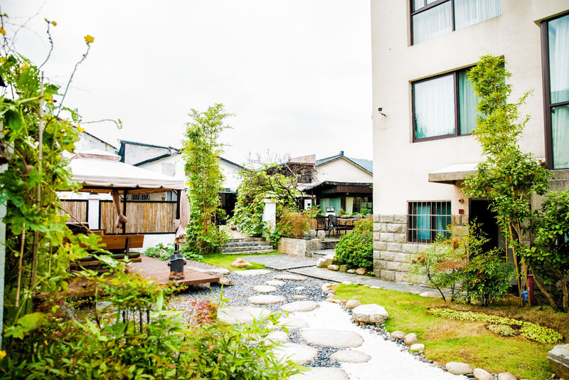 住进这三家西湖边的精致酒店，远离城市喧嚣感受自然之美