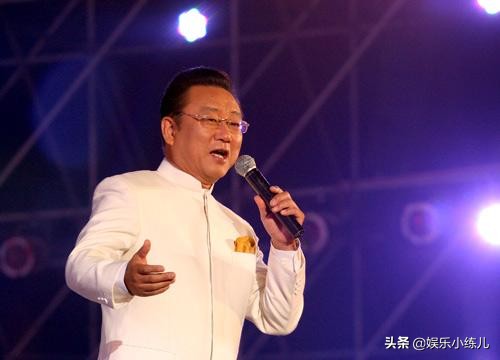 谭维维采访唱敢问路在何方完整版,谭维维2018跨年演唱会完整版