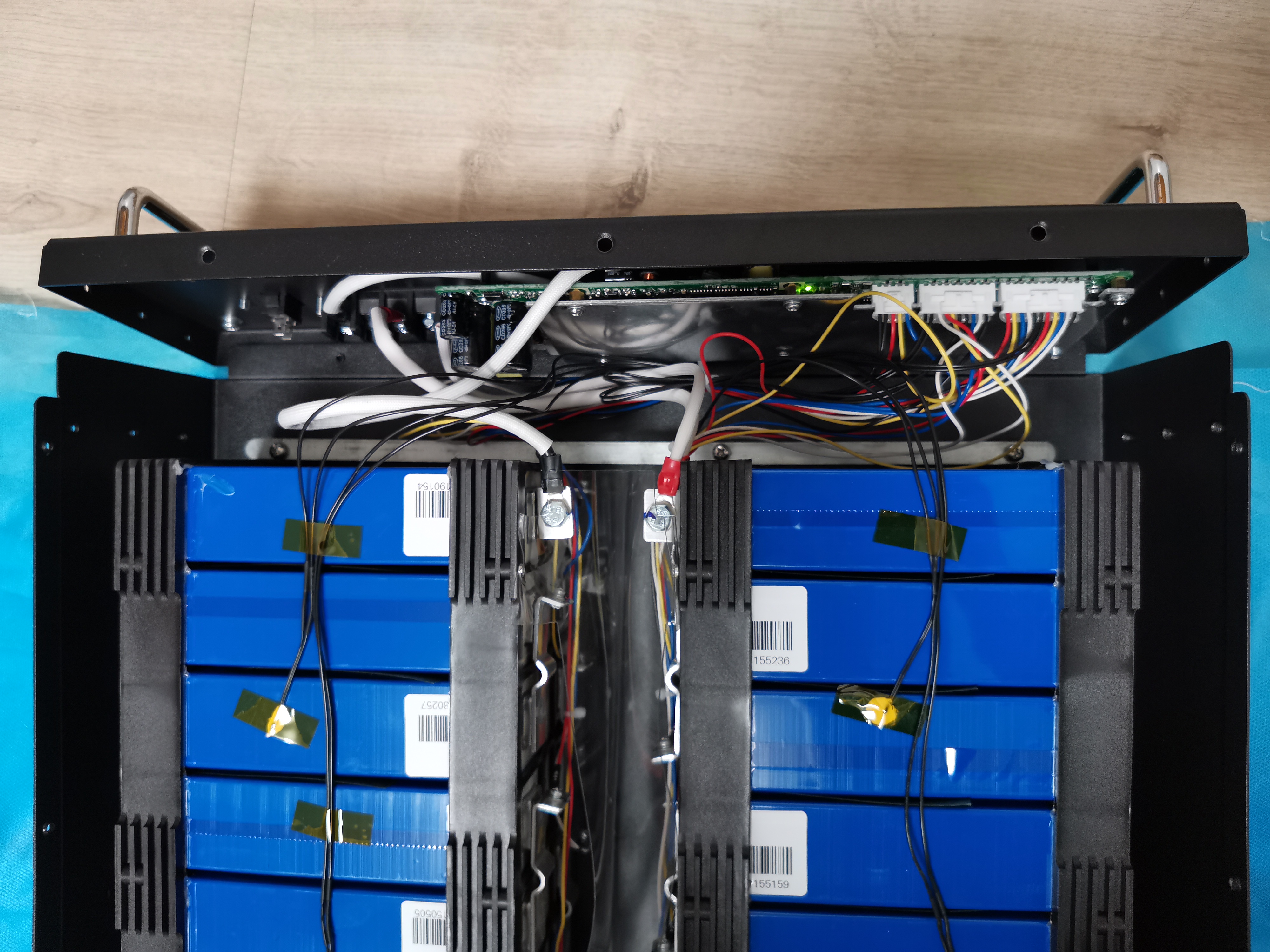 磷酸铁锂做三轮车电池,给电动三轮做一个磷酸铁锂电池