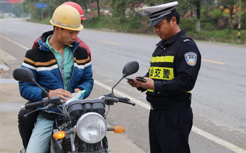 c1驾照能驾驶小型七座的车吗,9座车c1驾照能开的有哪几款车