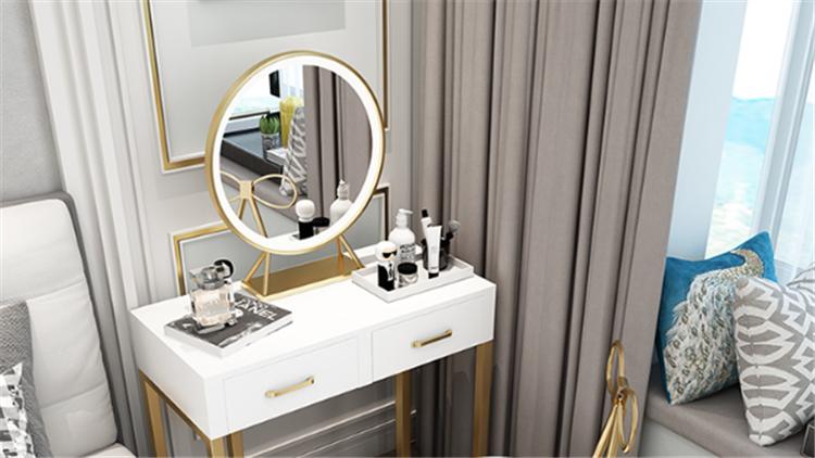 带柔光的化妆镜，再也不用怕光线暗