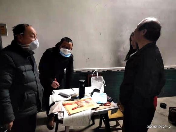 党员干部坚守抗疫一线显担当,抗疫版七品芝麻官