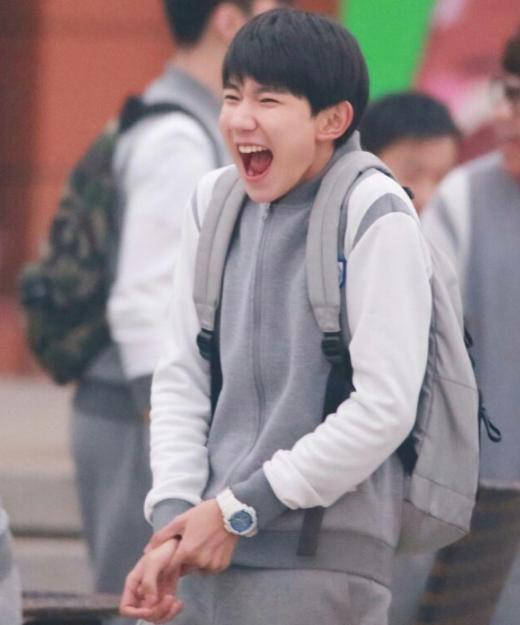 韩国exo吴世勋和朴灿烈,exo吴世勋鹿晗是亲兄弟吗